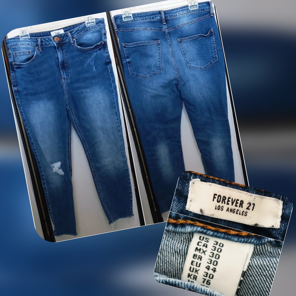 Forever 21 Blue Skinny Cropped Jeans with Distressed Details Size 30"